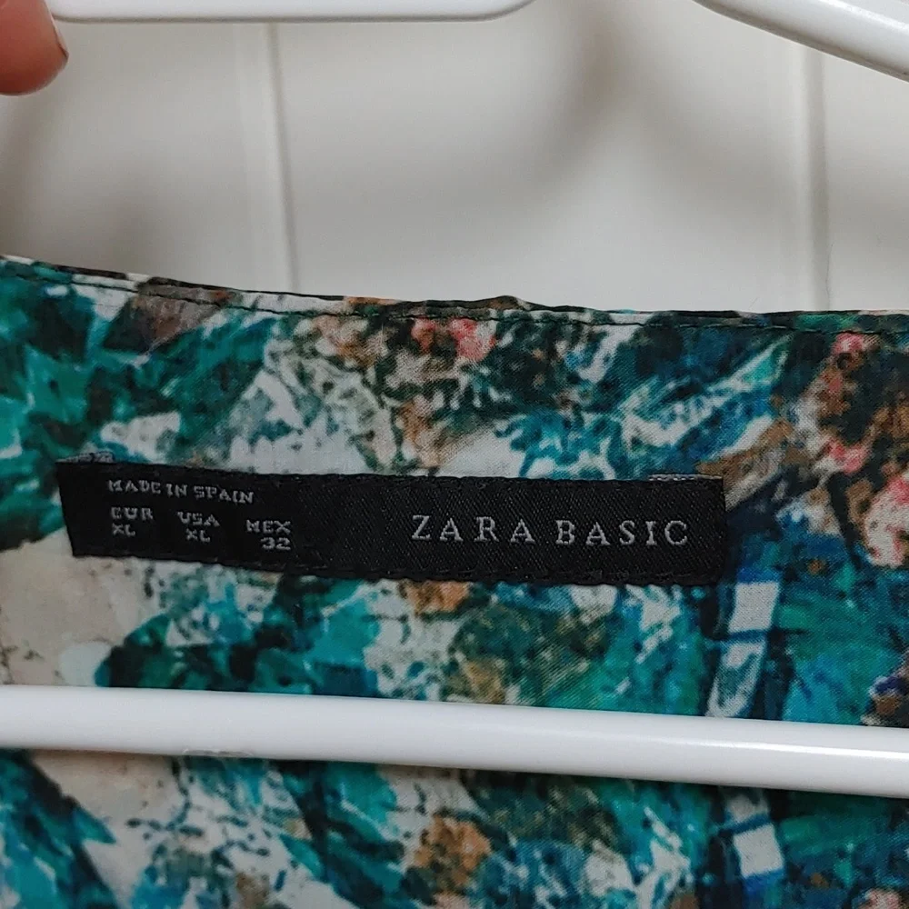 Zara Green Teal Blue Printed V-Neck Blouse - Picture 13 of 15
